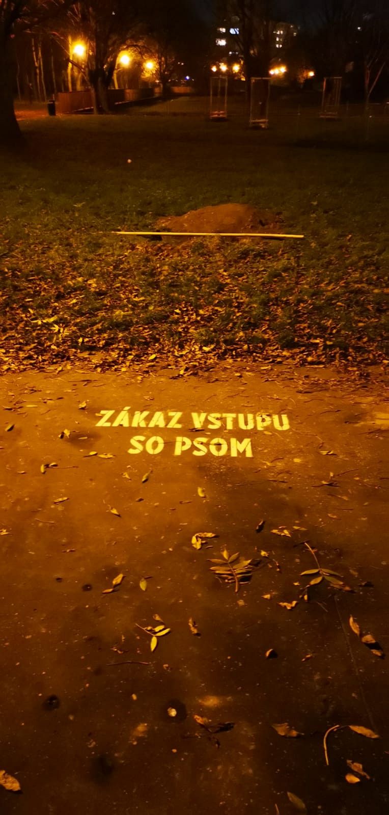 Šintavská - označenia "zákaz vstupu so psom", Petržalka, Bratislava |  Odkazprestarostu.sk