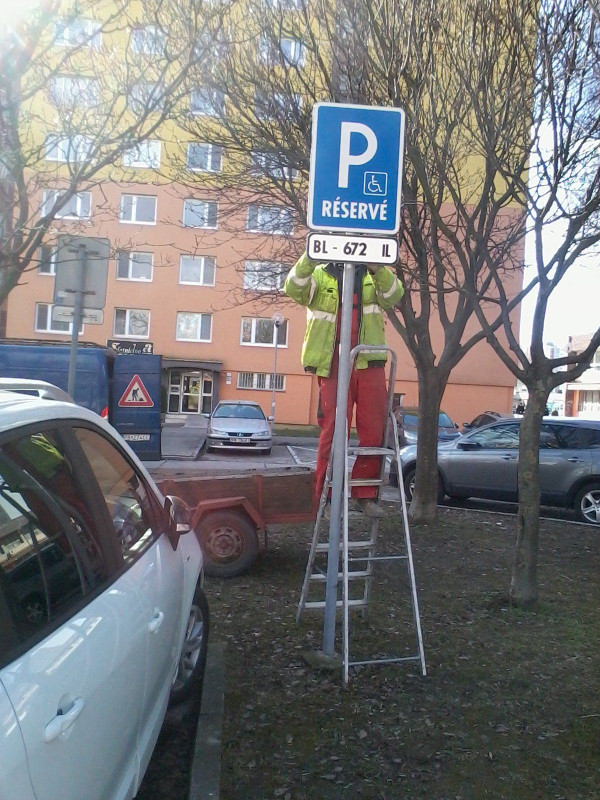 Parkovanie pre ZŤP s vyznačenou ŠPZ, Petržalka, Bratislava |  Odkazprestarostu.sk