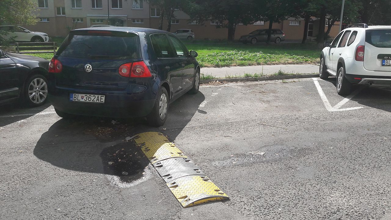 Upratovanie ulíc a chodníkov, Petržalka, Bratislava | Odkazprestarostu.sk