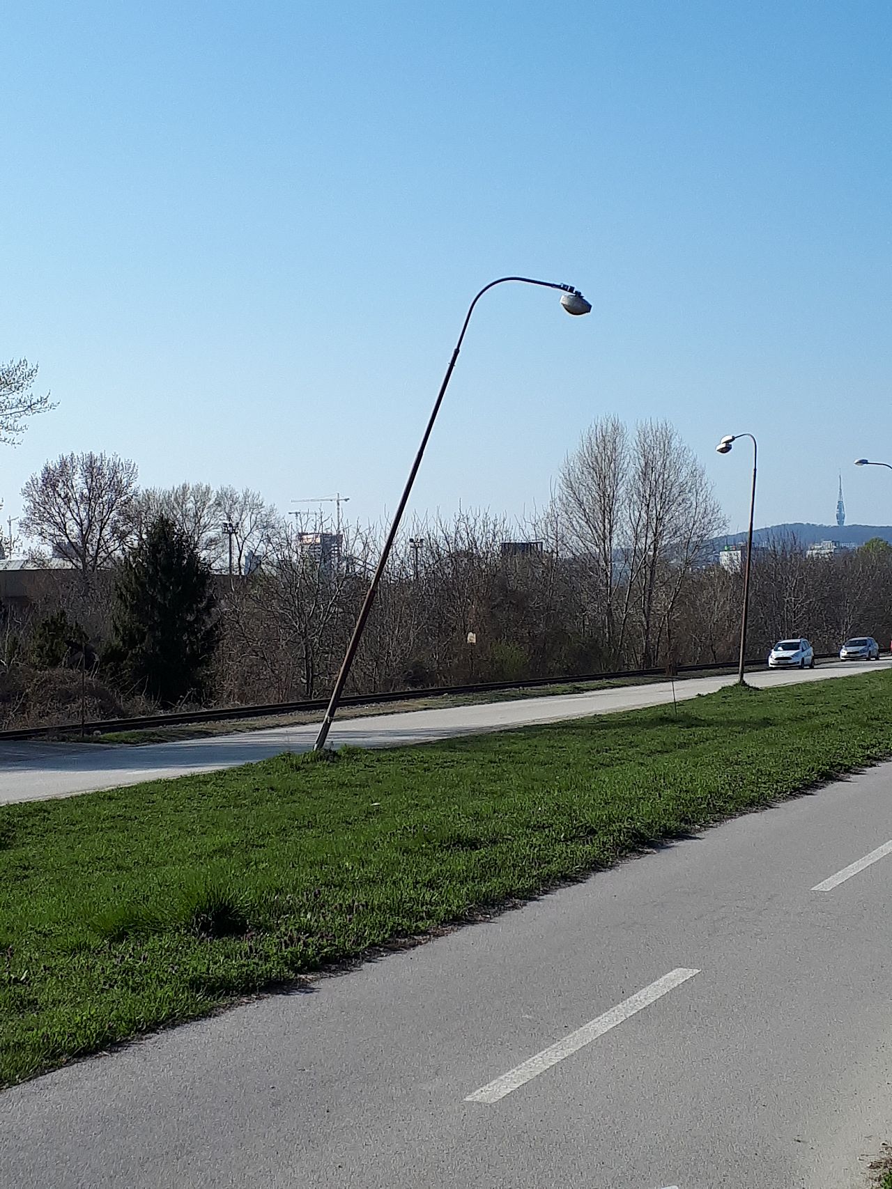 Nestabilne poulicne lampy, Ružinov, Bratislava | Odkazprestarostu.sk