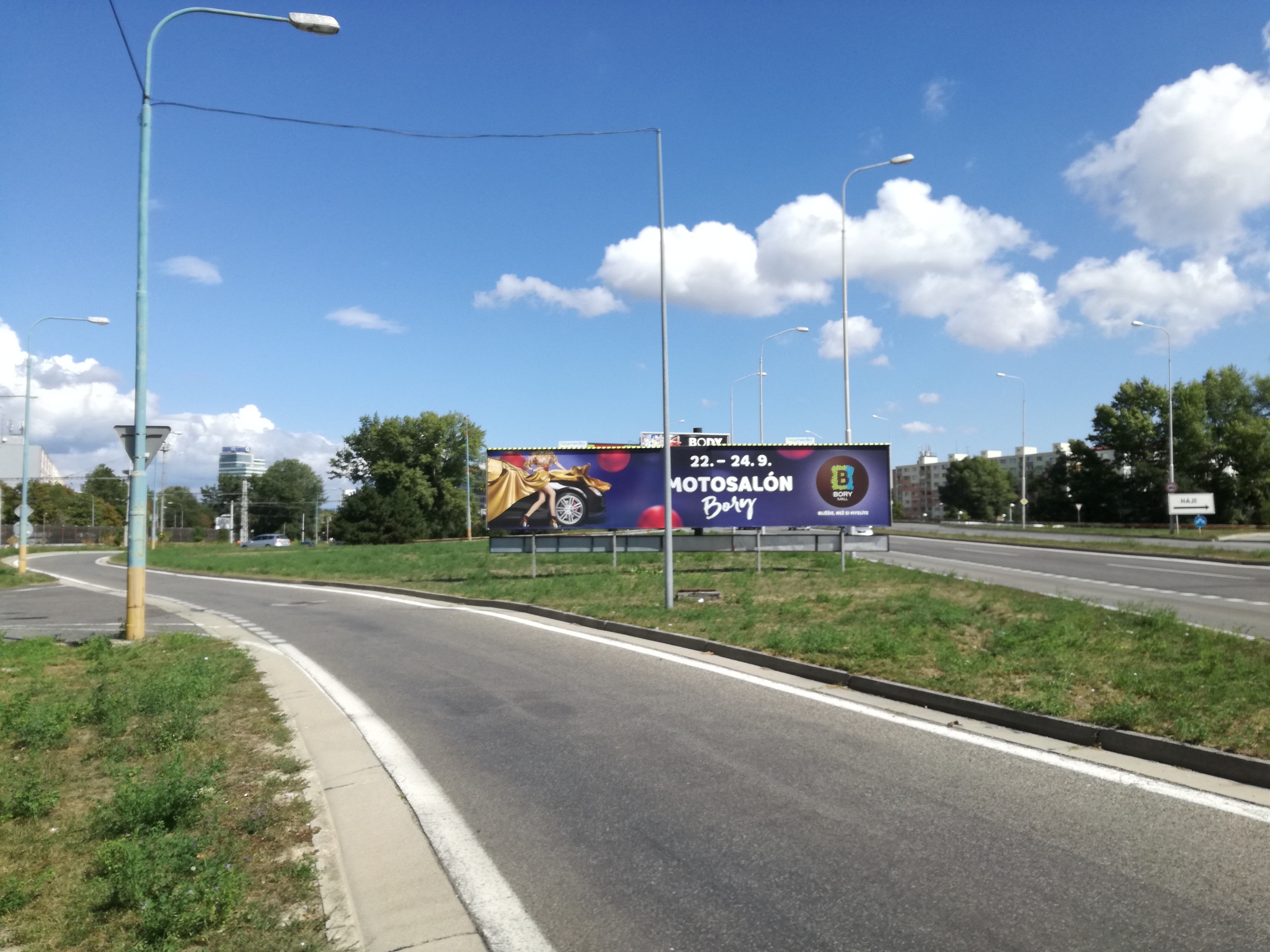 Nevhodne umiestnený billboard, Petržalka, Bratislava | Odkazprestarostu.sk