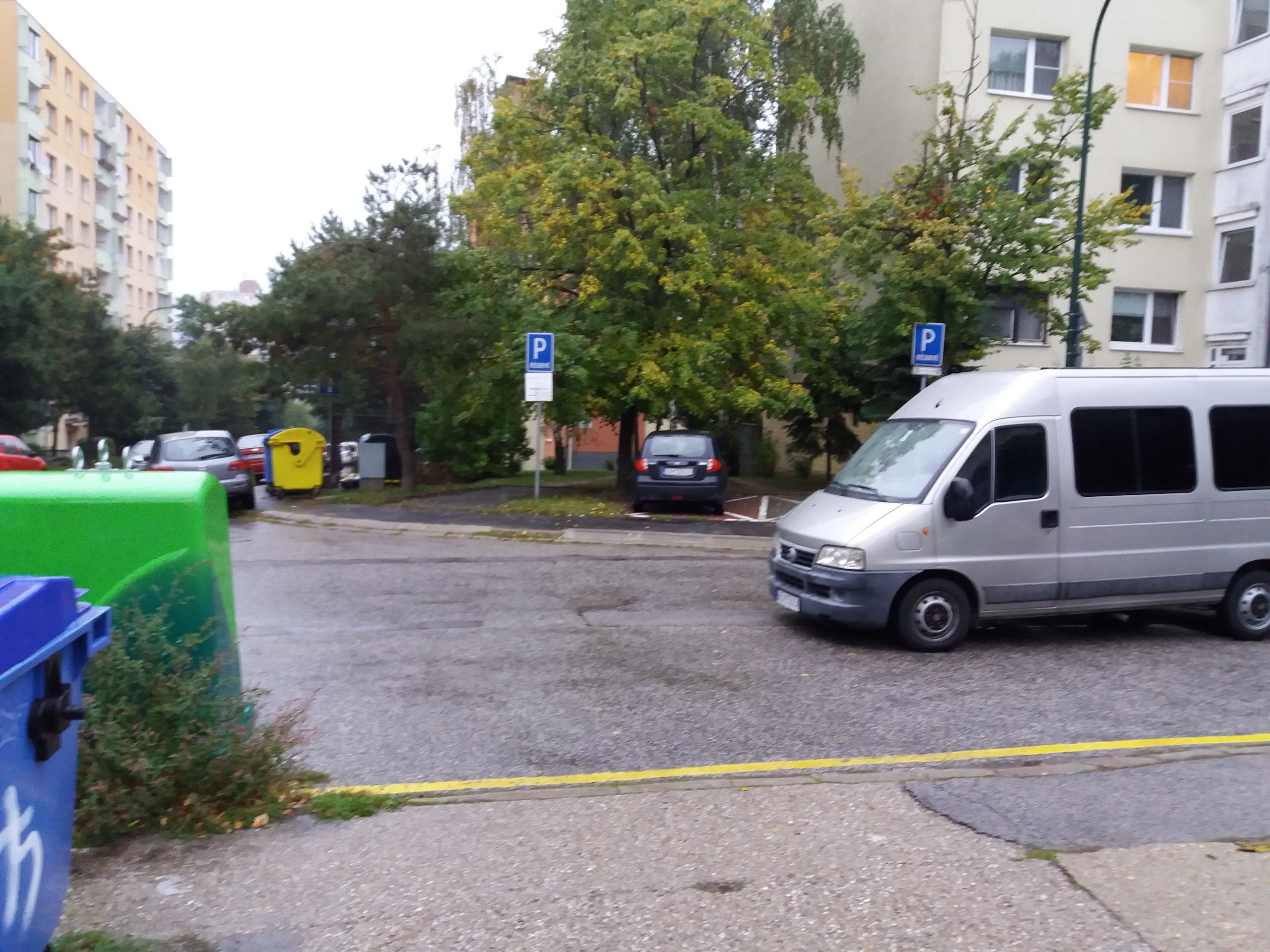 Parkovanie vo výjazde k domom Cabanova 13/EFG., Dúbravka, Bratislava |  Odkazprestarostu.sk