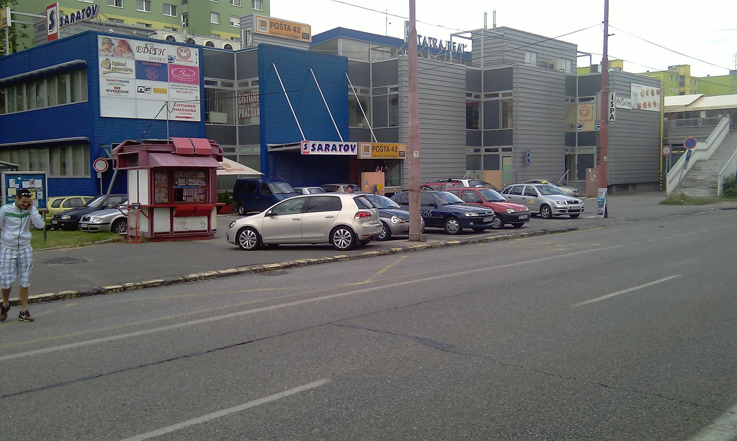 Nebezpečné parkovanie pri Saratove, Dúbravka, Bratislava |  Odkazprestarostu.sk